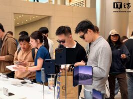 iPhone Duo 开售：Apple Store 可现场办理三大运营商 eSIM