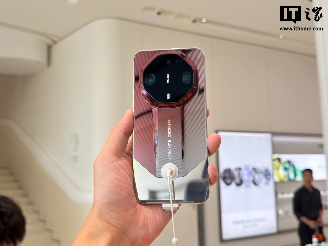 华为 Mate 90 Pro Max 首个版本更新内容曝光:新增四卡三待与3D动态照片